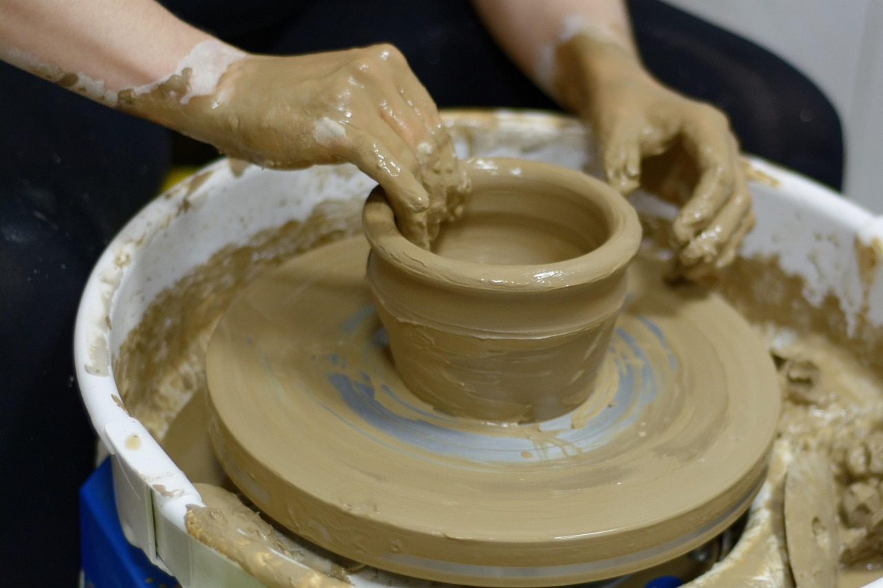 Featured image for article: Best Clay for Pottery: Beginner's Guide to Choosing the Right Clay Body