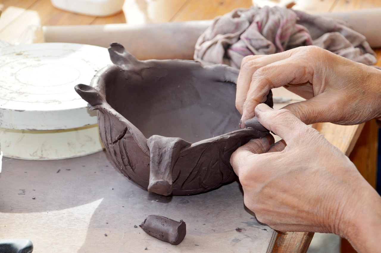Featured image for article: Hand Building Pottery: 5 Beginner Techniques Anyone Can Master